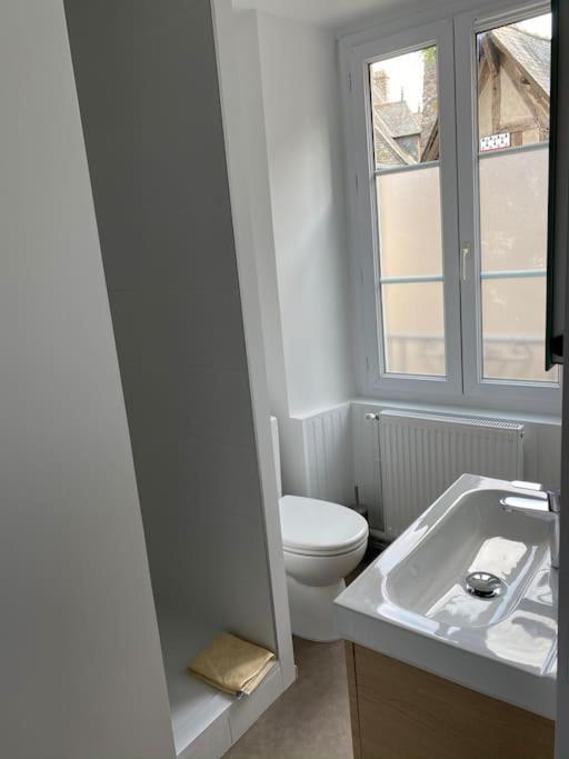 Appartement En Plein Coeur Historique De Dinan Exterior foto